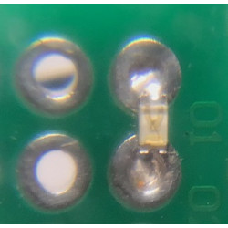 Niebieska dioda LED SMD 0603 LITEON 3V 5mA na płytce uniwersalnej - wlutowana